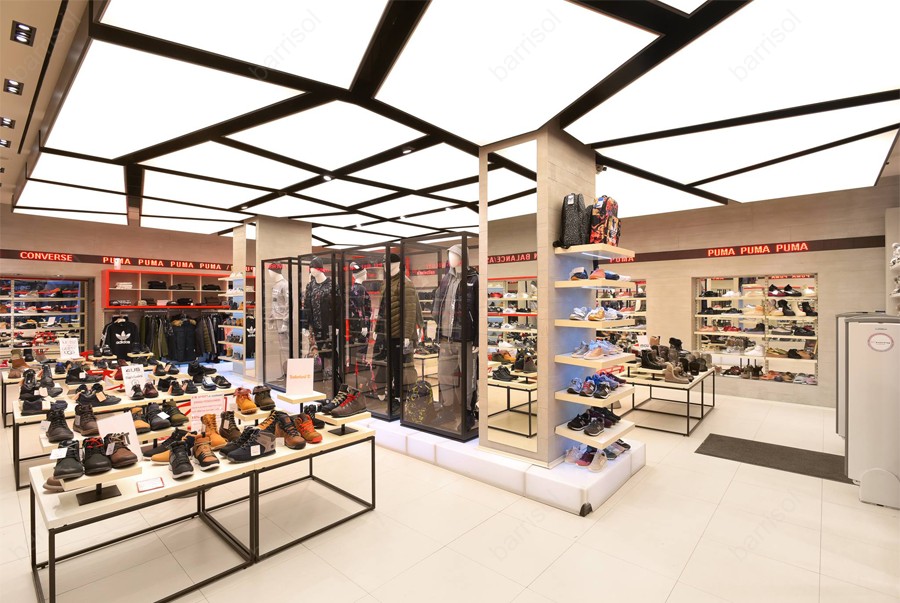 Nghệ thuật thiết kế ánh sáng phòng trưng bày showroom với trần xuyên sáng Barrisol