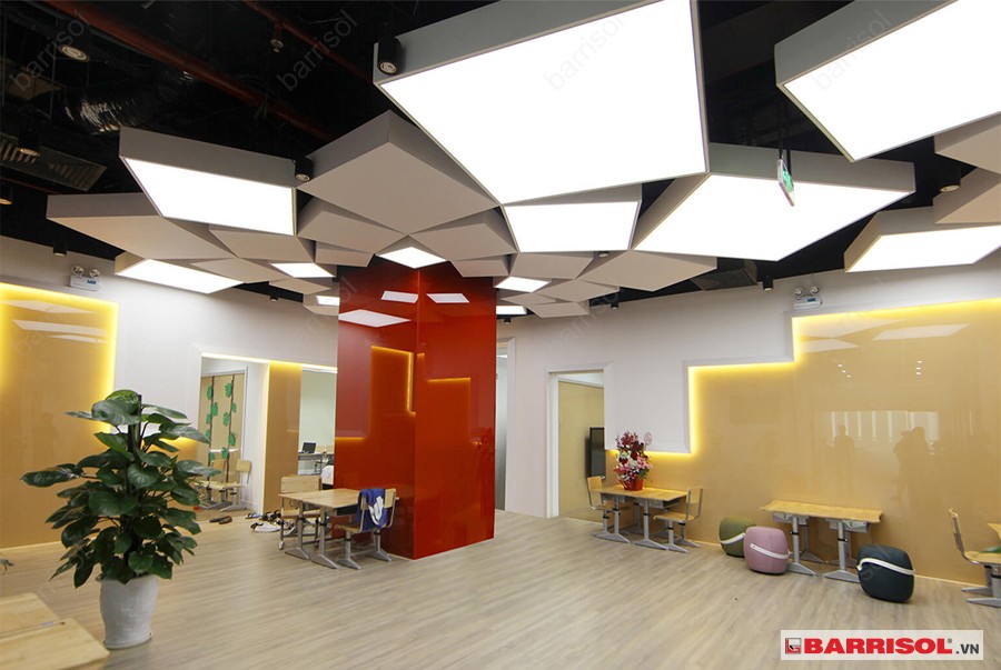 Tổng hợp mẫu trần xuyên sáng đơn giản cho văn phòng hiện đại